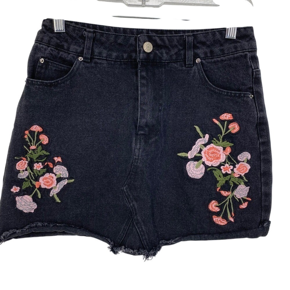 Sipin Woman Black Floral Embroidered Denim Mini Skirt Raw Hem Size M